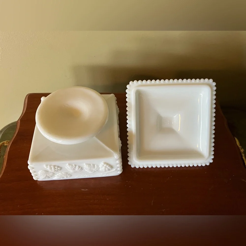 COPY - Westmoreland 70’s Milk Glass Lidded Candy Bowl - Picture 4 of 5